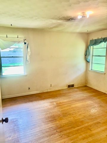 1326 E Sherman Drive, Denton, TX 76209
