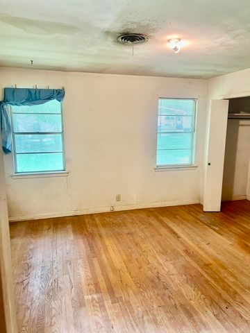 1326 E Sherman Drive, Denton, TX 76209