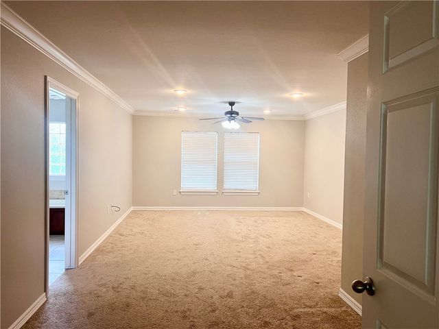 564 S Pierremont Drive, Fayetteville, AR 72701