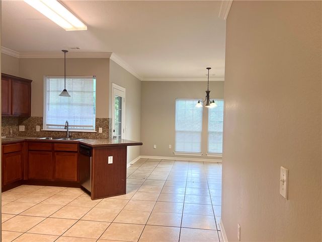 564 S Pierremont Drive, Fayetteville, AR 72701