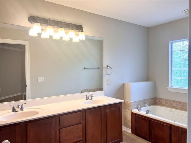 564 S Pierremont Drive, Fayetteville, AR 72701