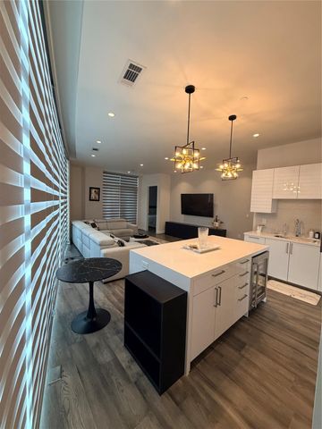 4521 San Felipe Street 1703, Houston, TX 77027
