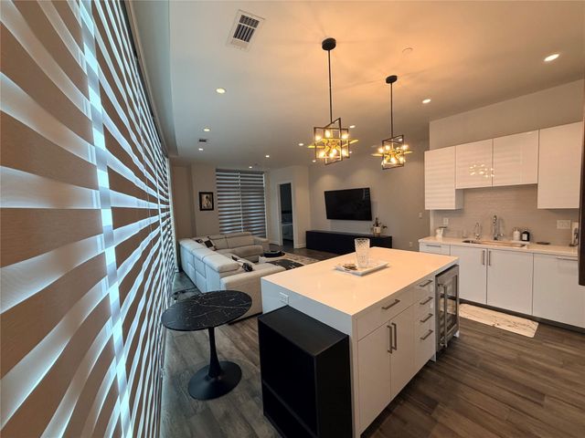 4521 San Felipe Street 1703, Houston, TX 77027