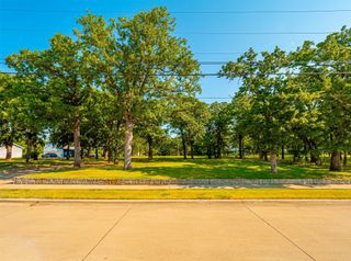 2801 Russell Road, Arlington, TX 76001