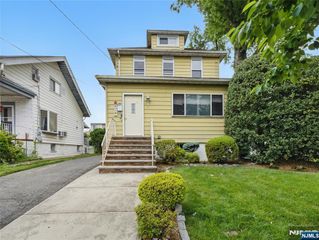 685 Maple Avenue, Ridgefield, NJ 07657