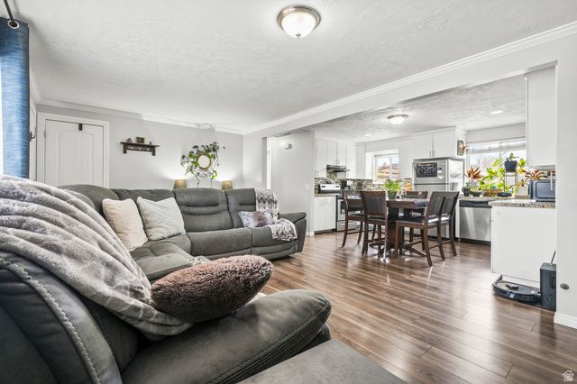 7883 W GLENWOOD AVE, Magna, UT 84044