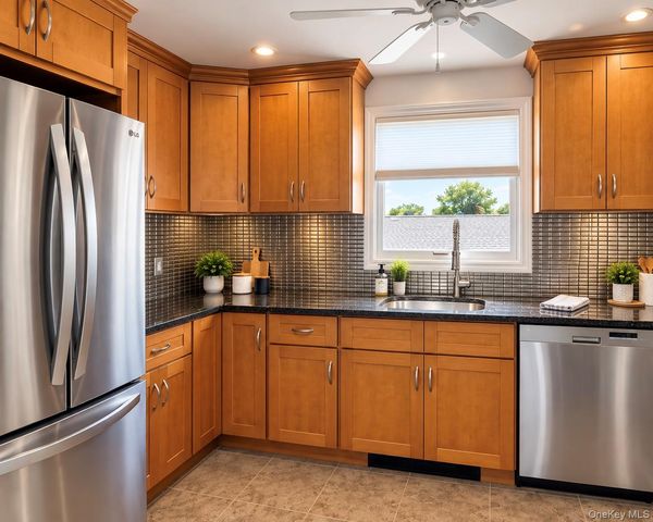 537 E Park Avenue Upper, Long Beach, NY 11561