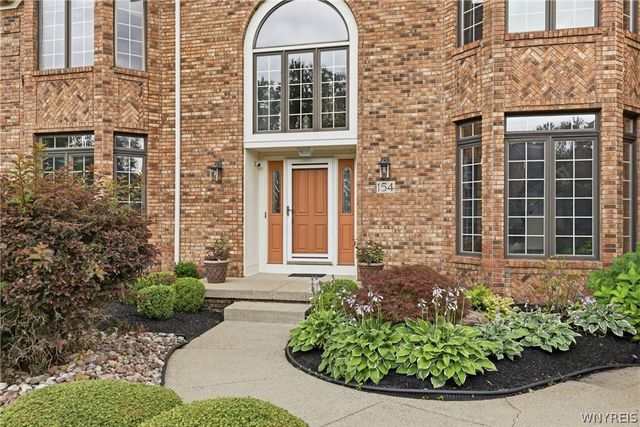154 Viscount Drive, Amherst, NY 14221