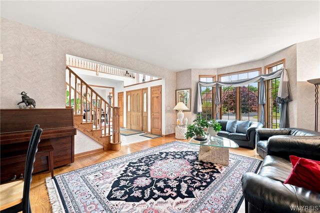 154 Viscount Drive, Amherst, NY 14221