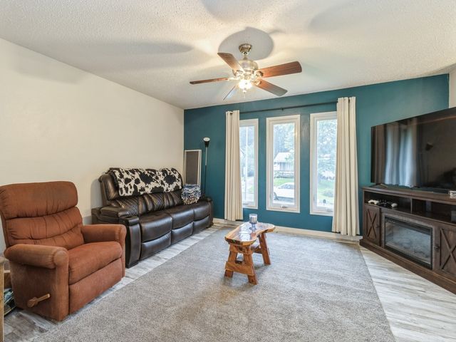 1010 Caroline Terrace, Indianola, IA 50125