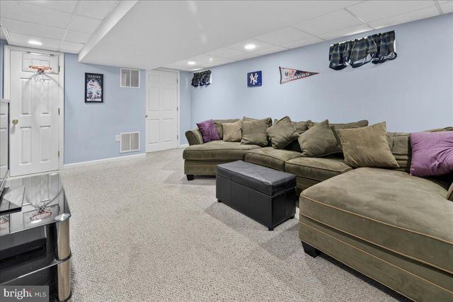 12 VIRGINIA STREET, Kendall Park, NJ 08824
