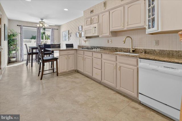 12 VIRGINIA STREET, Kendall Park, NJ 08824