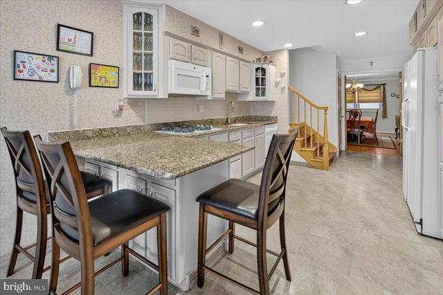 12 VIRGINIA STREET, Kendall Park, NJ 08824