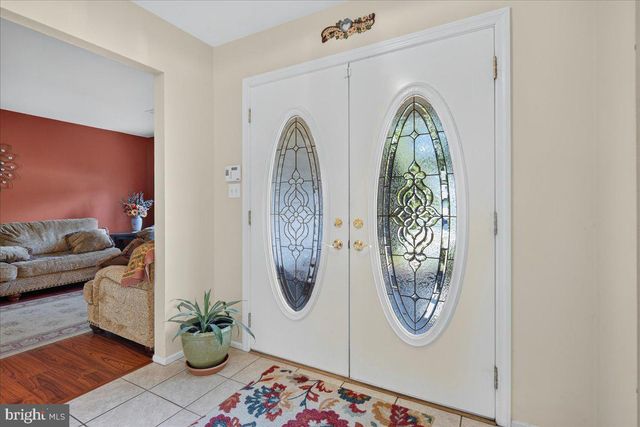 12 VIRGINIA STREET, Kendall Park, NJ 08824