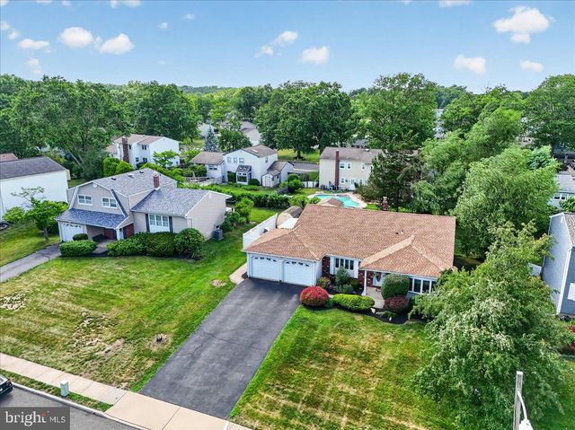 12 VIRGINIA STREET, Kendall Park, NJ 08824