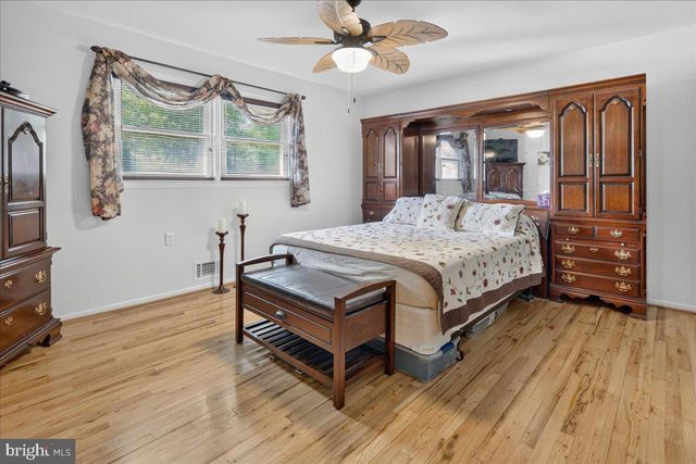 12 VIRGINIA STREET, Kendall Park, NJ 08824
