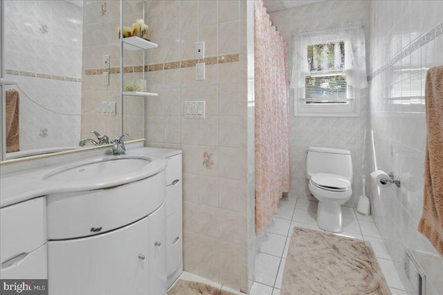 12 VIRGINIA STREET, Kendall Park, NJ 08824