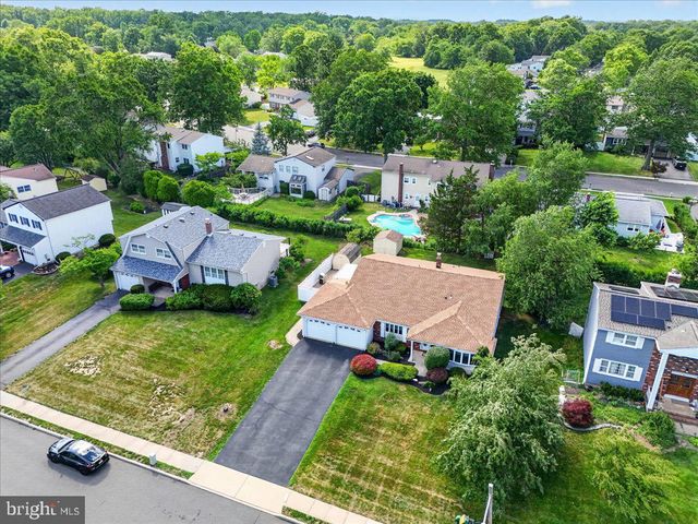 12 VIRGINIA STREET, Kendall Park, NJ 08824