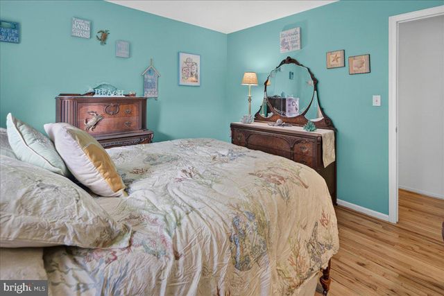 12 VIRGINIA STREET, Kendall Park, NJ 08824