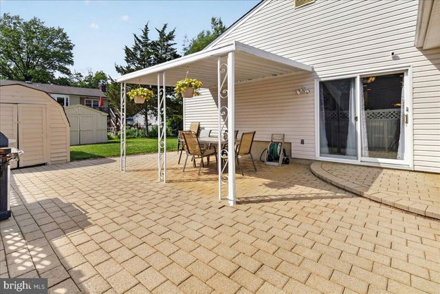 12 VIRGINIA STREET, Kendall Park, NJ 08824