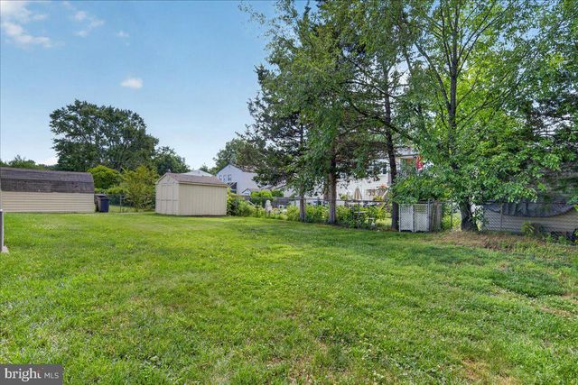 12 VIRGINIA STREET, Kendall Park, NJ 08824