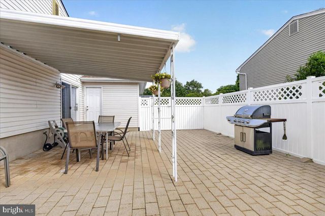 12 VIRGINIA STREET, Kendall Park, NJ 08824