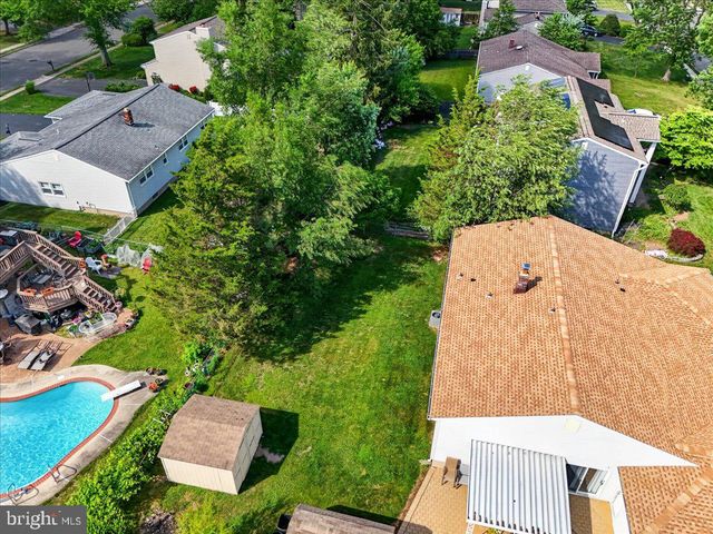 12 VIRGINIA STREET, Kendall Park, NJ 08824