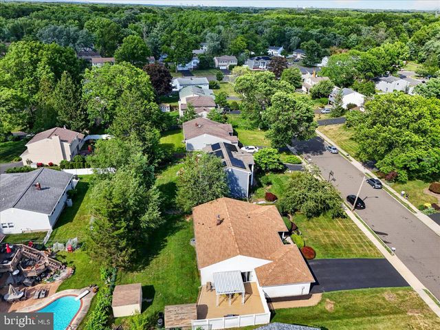 12 VIRGINIA STREET, Kendall Park, NJ 08824