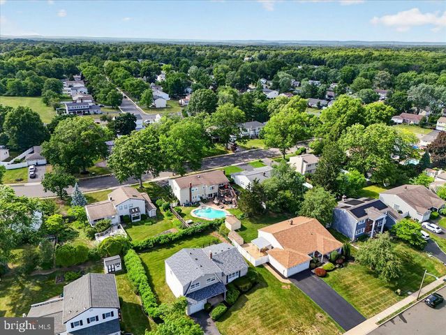 12 VIRGINIA STREET, Kendall Park, NJ 08824