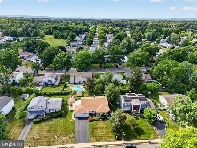 12 VIRGINIA STREET, Kendall Park, NJ 08824