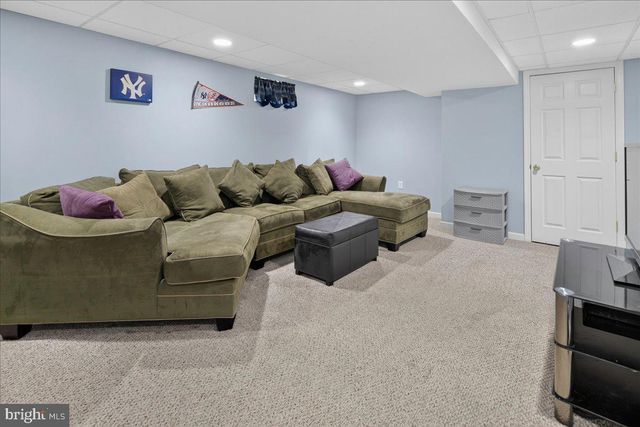 12 VIRGINIA STREET, Kendall Park, NJ 08824