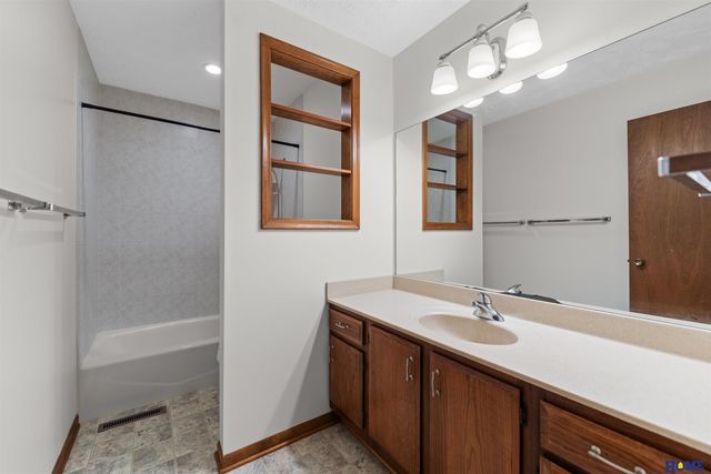 3321 N 73rd Street, Lincoln, NE 68507