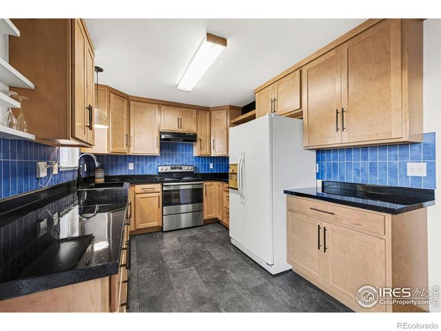 976 Monroe Avenue N, Loveland, CO 80537