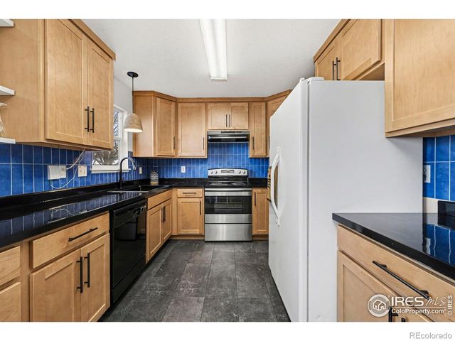 976 Monroe Avenue N, Loveland, CO 80537