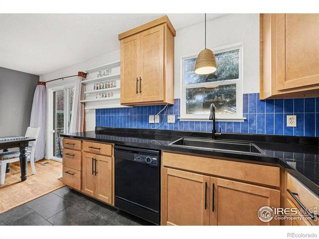 976 Monroe Avenue N, Loveland, CO 80537