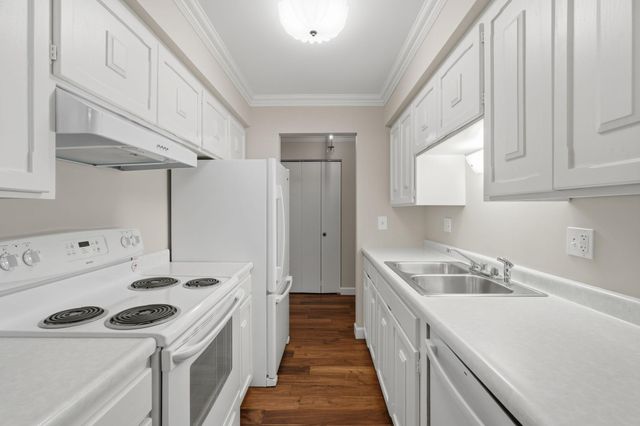 456 Summit Avenue 203, Saint Paul, MN 55102