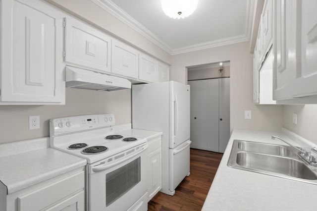 456 Summit Avenue 203, Saint Paul, MN 55102