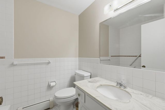 456 Summit Avenue 203, Saint Paul, MN 55102