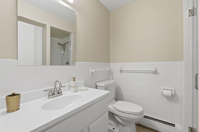 456 Summit Avenue 203, Saint Paul, MN 55102