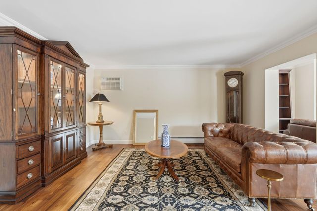 456 Summit Avenue 203, Saint Paul, MN 55102