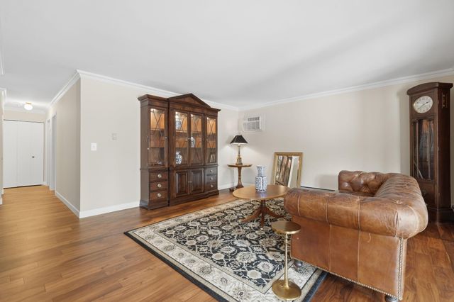 456 Summit Avenue 203, Saint Paul, MN 55102