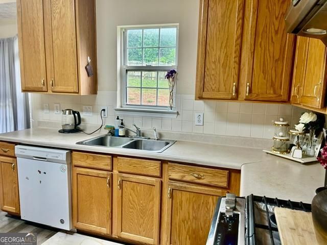 4112 Medlock River Court, Snellville, GA 30039