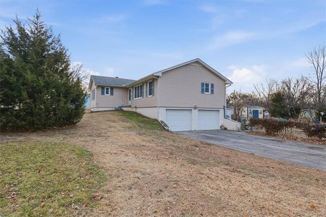 205 W Olive Street, Raymore, MO 64083