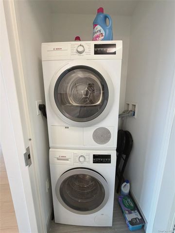 138-35 39th Avenue 13E, Flushing, NY 11354