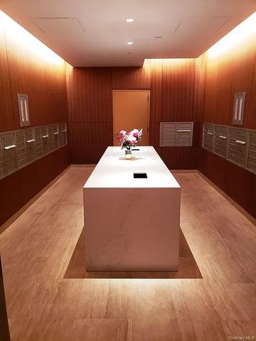 138-35 39th Avenue 13E, Flushing, NY 11354