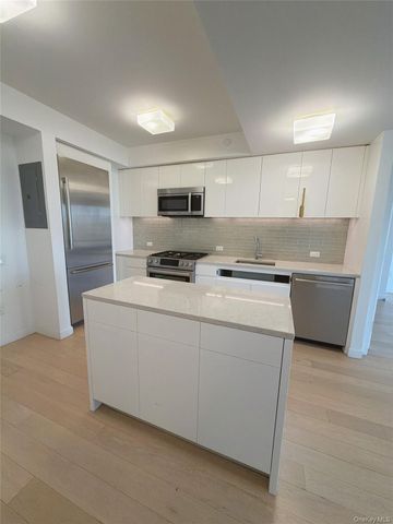 138-35 39th Avenue 13E, Flushing, NY 11354