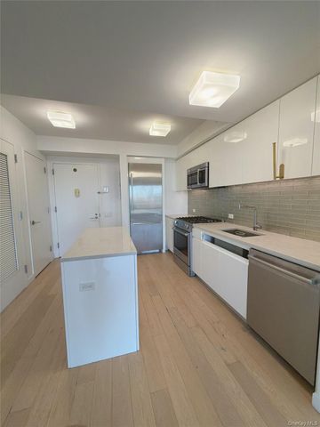 138-35 39th Avenue 13E, Flushing, NY 11354