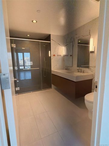 138-35 39th Avenue 13E, Flushing, NY 11354