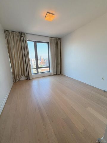 138-35 39th Avenue 13E, Flushing, NY 11354