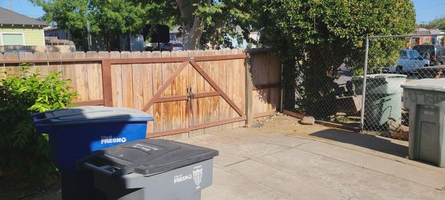 1534 E Home Avenue, Fresno, CA 93728
